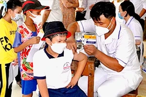 Tiền Giang: Tiêm vaccine phòng bệnh uốn ván, bạch hầu cho trẻ 7 tuổi