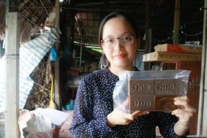 Quang Ngai young woman preserves traditional craft of making sugar 