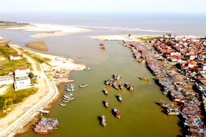 Silted ports, waterways block ships’ passage, badly impacting fishermen’s income