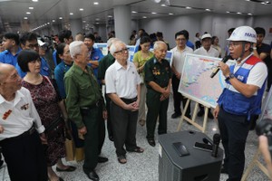Metro Line No.1 put into trial operation to mark National Reunification Day