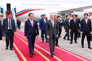 Cambodian King begins state visit to Vietnam