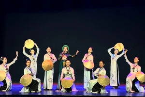 Nhà hát Ca múa nhạc Dân tộc Bông Sen giao lưu cùng đoàn nghệ thuật Ten-Drum Đài Loan