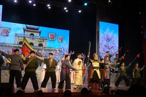 Vở nhạc kịch "Tình sử Thăng Long" tạo được ấn tượng đẹp với đông đảo khán giả. Ảnh: THÚY BÌNH