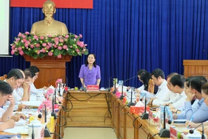 Chủ tịch HĐND TPHCM Nguyễn Thị Lệ làm việc tại UBND quận 11, sáng 17-9-2019. Ảnh: THU HƯỜNG 