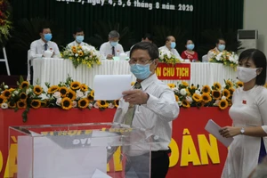Đồng chí Lâm Đình Thắng tiếp tục làm Bí thư Quận ủy quận 9