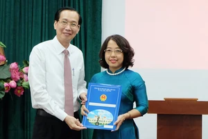 Bà Mai Thị Hồng Hoa làm Phó Chủ tịch UBND quận 1