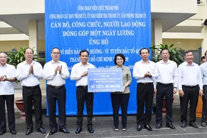 490 triệu đồng ủng hộ Quỹ “Vì biển đảo quê hương - Vì tuyến đầu Tổ quốc”