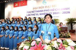 Chủ tịch Hội LHPN TPHCM Nguyễn Trần Phượng Trân phát biểu nhận nhiệm vụ. Ảnh: VIỆT DŨNG