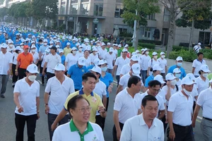 Hơn 6.000 người tham gia đi bộ đồng hành gây quỹ chăm lo an sinh xã hội