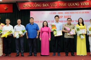 Đảng ủy Khối Dân - Chính - Đảng TPHCM tuyên dương 118 tập thể, cá nhân điển hình “Dân vận khéo” năm 2022