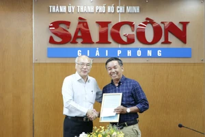 Trưởng Ban Tuyên giáo Thành ủy TPHCM tặng thư khen nhà báo Phạm Hoài Nam, Báo SGGP