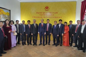 Đoàn đại biểu TPHCM thăm Đại sứ quán Việt Nam tại Venezuela