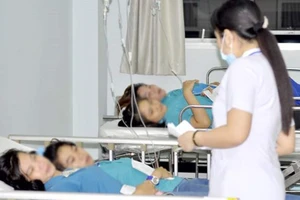 Điều tra làm rõ vụ 26 công nhân bị ngộ độc thực phẩm tại Hóc Môn
