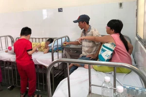 Vụ ngộ độc thực phẩm tại quận Tân Phú: "Nhận định ban đầu, nguy cơ tập trung vào món chà bông gà"