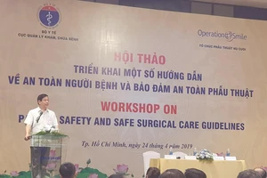 PGS.TS Lương Ngọc Khuê, Cục trưởng Cục quản lý Khám chữa bệnh (Bộ Y tế) phát biểu tại hội nghị