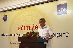 Thứ trưởng Bộ Y tế Nguyễn Trường Sơn phát biểu tại hội thảo