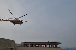 Trực thăng Mi171 sắp hạ cánh xuống sân đỗ của Viện Chấn thương Chỉnh hình, Bệnh viện Quân y 175