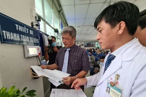 Thứ trưởng Bộ Y tế Nguyễn Trường Sơn đăng ký khám chữa bệnh tại Bệnh viện Chợ Rẫy 