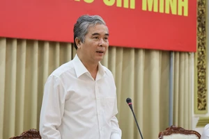Phó Chủ tịch UBND TPHCM Ngô Minh Châu phát biểu tại cuộc họp. Ảnh: TRUNG TÂM BÁO CHÍ