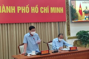 Đồng chí Trương Hòa Bình, Phó Thủ tướng Thường trực Chính phủ và Chủ tịch UBND TPHCM Nguyễn Thành Phong tại điểm cầu TPHCM