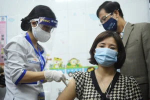 Sáng 8-3, triển khai những mũi tiêm vaccine ngừa Covid-19 đầu tiên tại TPHCM, Hà Nội và Hải Dương