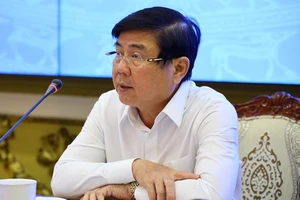Chủ tịch UBND TPHCM Nguyễn Thành Phong phát biểu chỉ đạo tại cuộc họp. Ảnh: TTBC