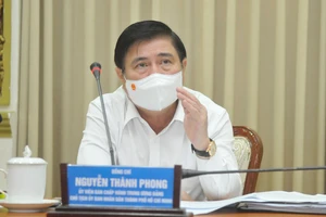 Chủ tịch UBND TPHCM Nguyễn Thành Phong yêu cầu kích hoạt toàn bộ phương án chống dịch Covid-19 mức cao nhất