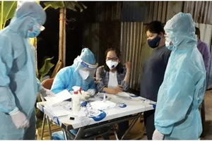 Tiến hành điều tra, truy vết tại nơi ở trường hợp nghi nhiễm tại huyện Hóc Môn