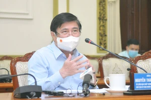 Chủ tịch UBND TPHCM Nguyễn Thành Phong phát biểu. Ảnh: CAO THĂNG