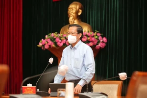 Đồng chí Phan Văn Mãi, Phó Bí thư Thường trực Thành ủy TPHCM phát biểu tại cuộc họp. Ảnh: DŨNG PHƯƠNG