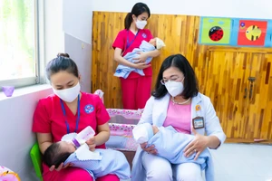 TPHCM: Khánh thành trung tâm chăm sóc trẻ sơ sinh có mẹ mắc Covid-19
