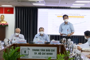 Phó Ban Chỉ đạo phòng chống dịch Covid-19 TPHCM Phạm Đức Hải phát biểu tại buổi họp báo