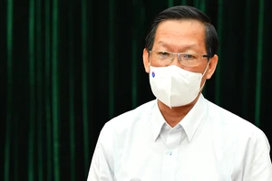 Chủ tịch UBND TPHCM Phan Văn Mãi thông tin tại buổi họp báo