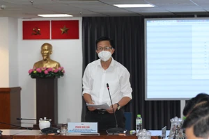 Đồng chí Phạm Đức Hải thông tin tại buổi họp báo