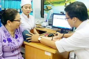 Người dân khám bệnh tại Bệnh viện Lê Văn Thịnh (TP Thủ Đức)