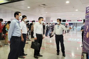 Đoàn kiểm tra công tác tuyên truyền phòng chống bệnh đậu mùa khỉ tại Cảng hàng không quốc tế Tân Sơn Nhất