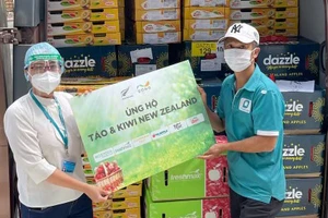 Đại sứ quán New Zealand tặng trái cây New Zealand cho bệnh viện, trung tâm chống dịch Covid-19