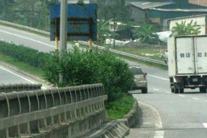 Cấm ô tô tải, xe khách trên 16 chỗ lưu thông qua cầu Bình Phước 1