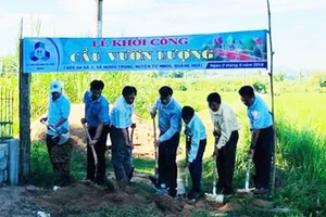 Cựu sinh viên ĐH Bách Khoa TP.HCM khởi công xây cầu cho dân