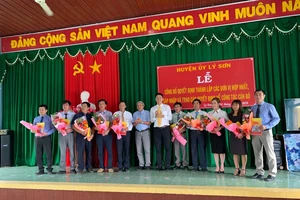 Huyện đảo Lý Sơn chính thức hợp nhất 15 cơ quan thành 7 cơ quan, tinh giảm biên chế
