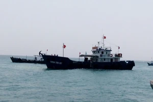 Quảng Ngãi: Tàu Tiên tri 07 đã đưa 30.000 lít xăng đến đảo Lý Sơn