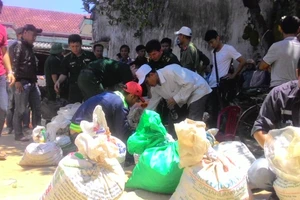 Quảng Ngãi: Bắt giữ khẩn cấp 2 vợ chồng, tịch thu tang vật hàng ngàn kíp nổ, chất nổ