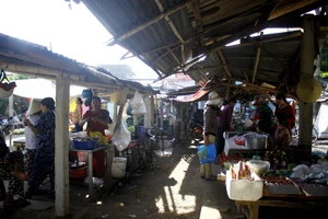 Quảng Ngãi: Độc đáo chợ 5.000 đồng