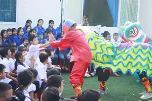 Tết Trung thu ở Trung tâm Nuôi dạy trẻ khuyết tật Võ Hồng Sơn