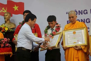 Vinh danh 9 công dân tiêu biểu tỉnh Quảng Ngãi