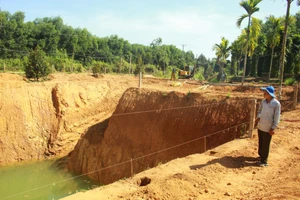 Quảng Ngãi: Lão nông 68 tuổi đào “giếng khủng” rộng 1.000m2