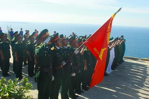 Lễ thượng cờ trên đỉnh Thới Lới đảo Lý Sơn