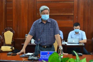 Thứ trưởng Bộ Y tế Nguyễn Trường Sơn chỉ đạo chống dịch tại Quảng Ngãi