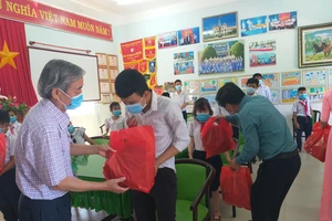 Trung tâm Nuôi dạy trẻ khuyết tật Võ Hồng Sơn tổng kết năm học trực tuyến phòng, chống Covid-19