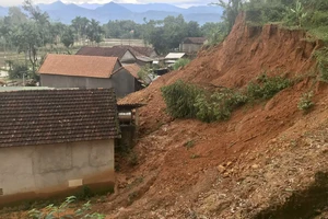 Quảng Ngãi: Khẩn cấp chống sạt lở núi Van Cà Vãi huyện Sơn Hà